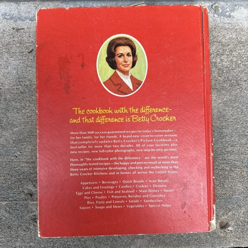 Vintage 1974 Betty Crocker Cookbook 21st Printing Hardcover Golden Press Pie